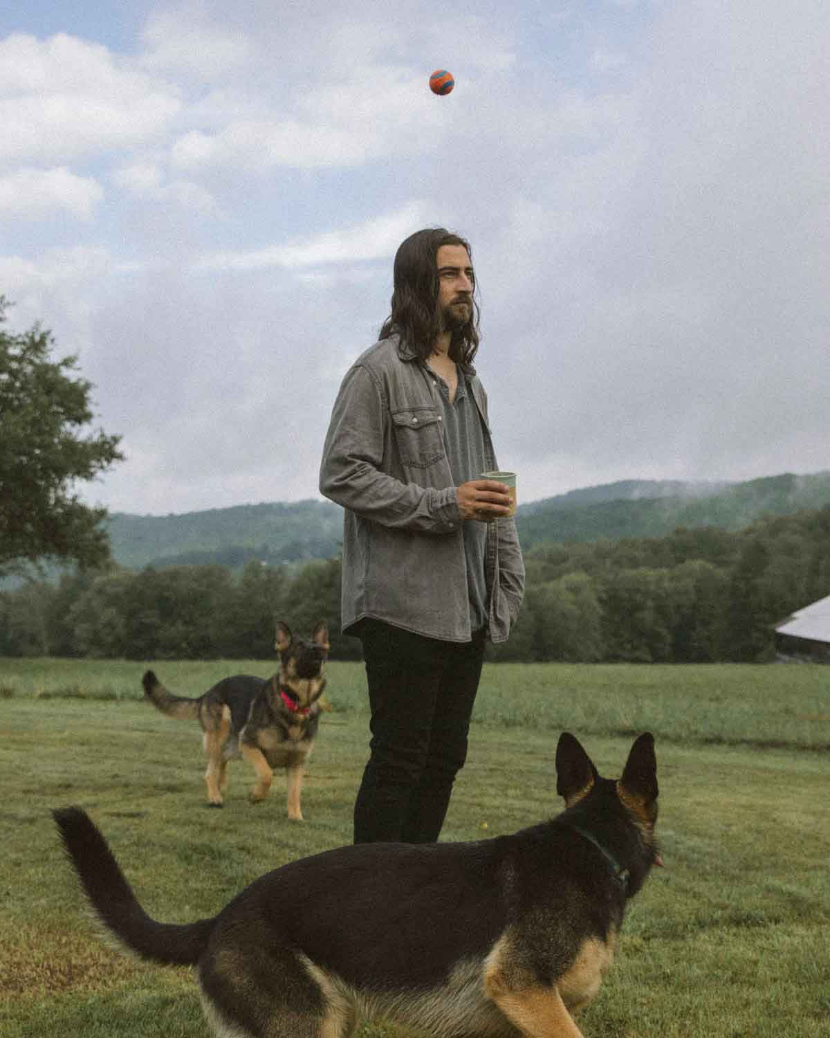 Noah Kahan y su viaje al corazón del folk