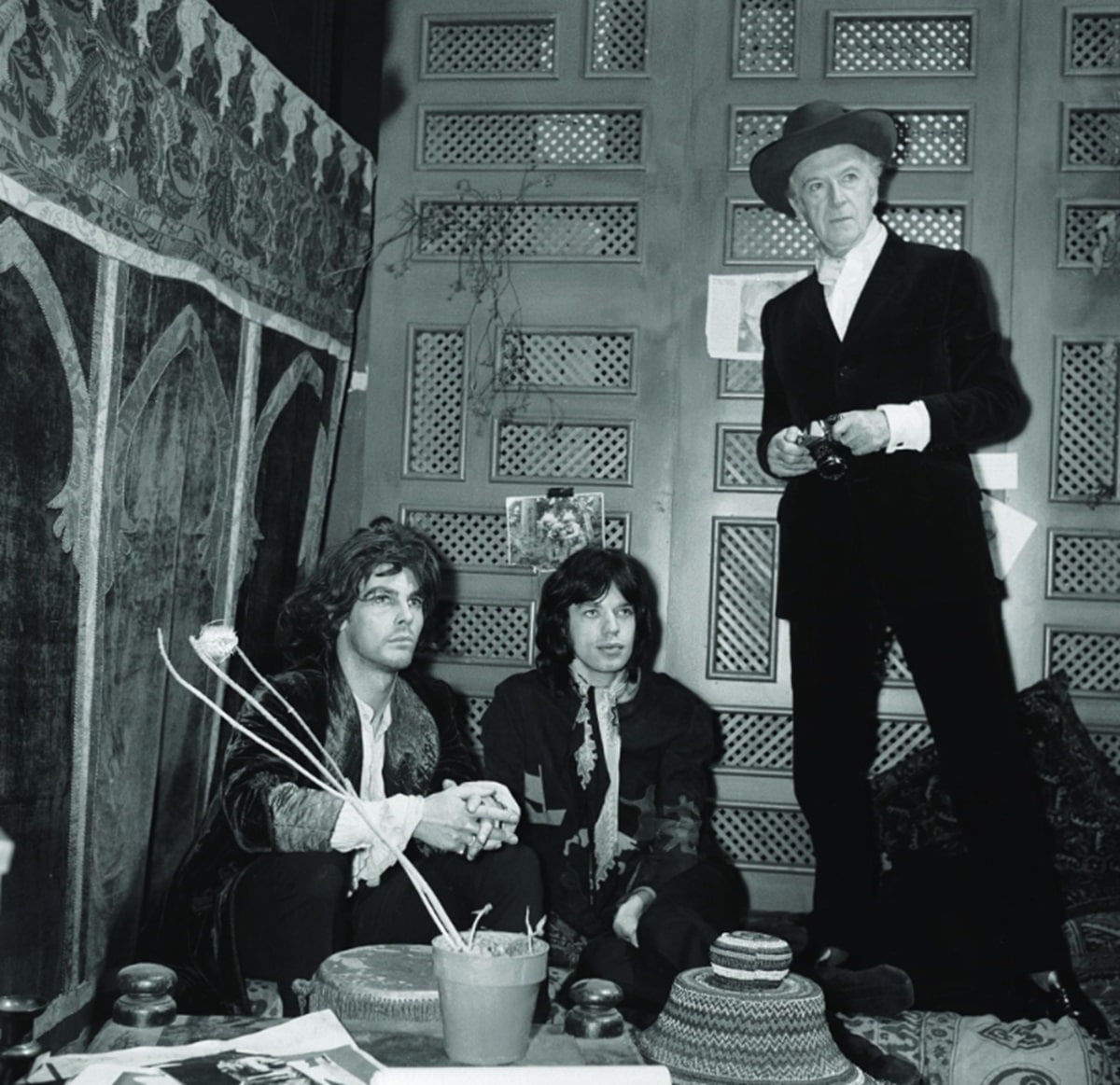 Mick Jagger, Cecil Beaton y James Fox en Performance (1970)