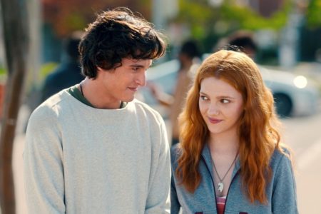 Liam Woodrum y Emily Carey en Geek Girl