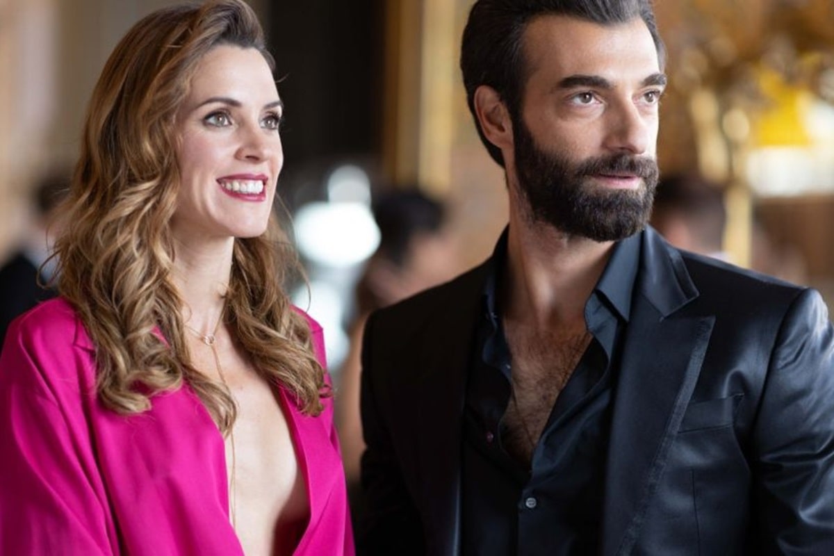 Maggie Civantos y Ilker Kaleli en La pasión turca