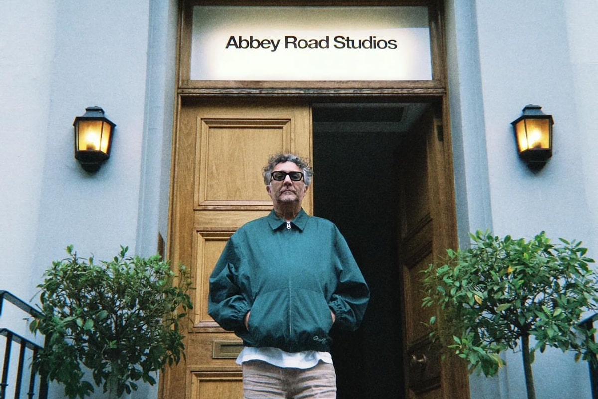 Fito Páez en la puerta de los estudios Abbey Road