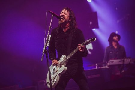 Foo Fighters le dedica "Times Like These" a Tom Morello Foo Fighters en el Open'er Festival de Gdynia, Polonia