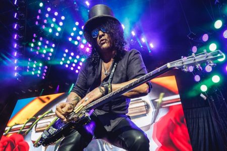 Esta es "una de las cantantes más fenomenales de todos los tiempos" según Slash Slash.