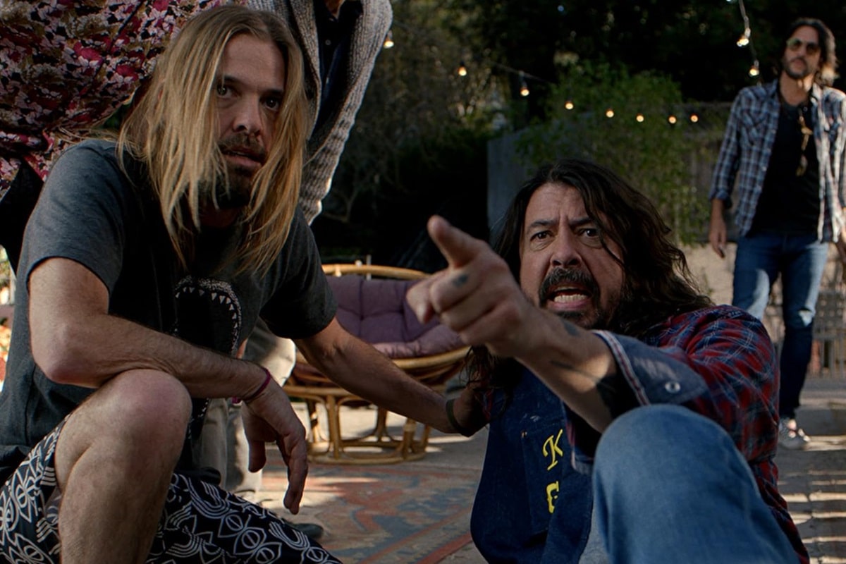 Dave Grohl, Taylor Hawkins y Rami Jaffee en Studio 666 (2022)