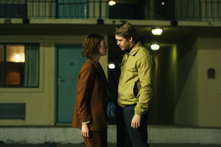 Emma Stone y Joe Alwyn en Tipos de gentileza