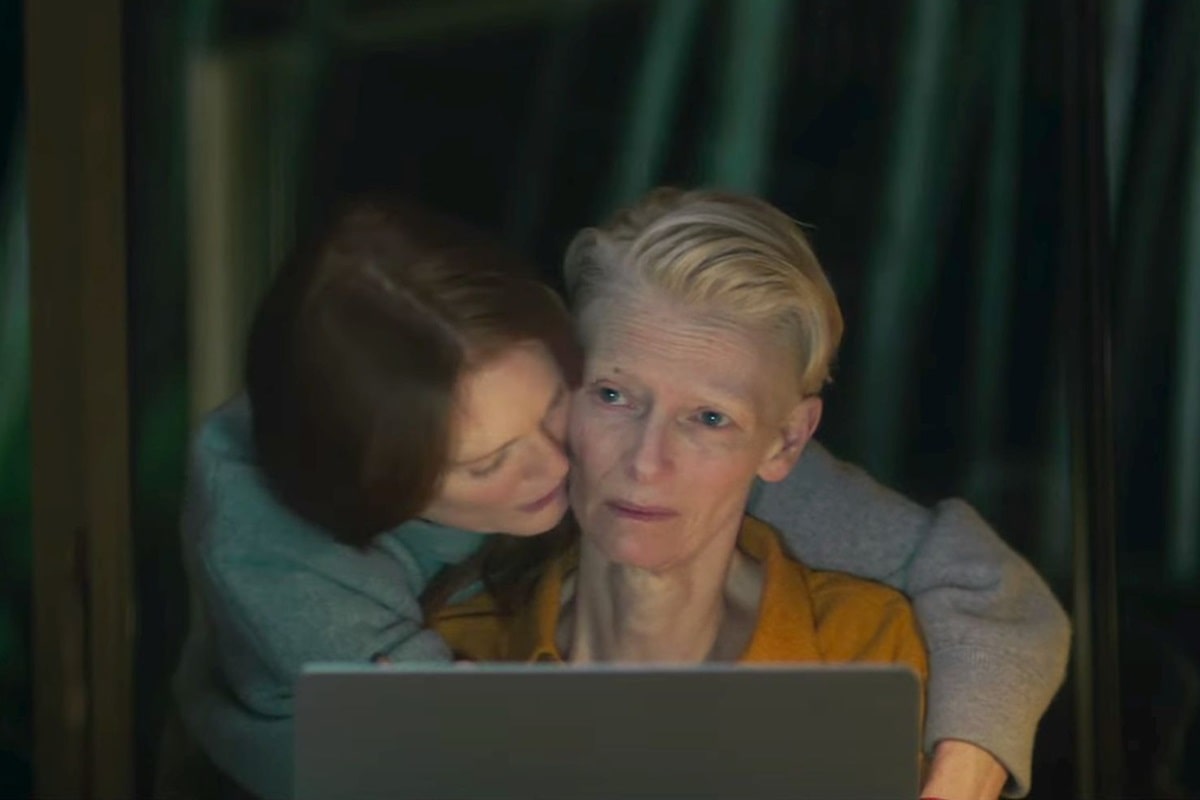 Julianne Moore y Tilda Swinton en La habitación de al lado