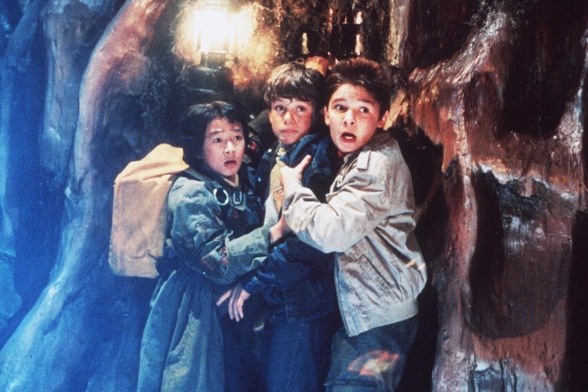 Sean Astin, Corey Feldman y Ke Huy Quan en Los Goonies (1985)