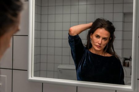 La sustancia: ¿Por qué la gente abandona las salas durante la película? Demi Moore en La sustancia (2024)