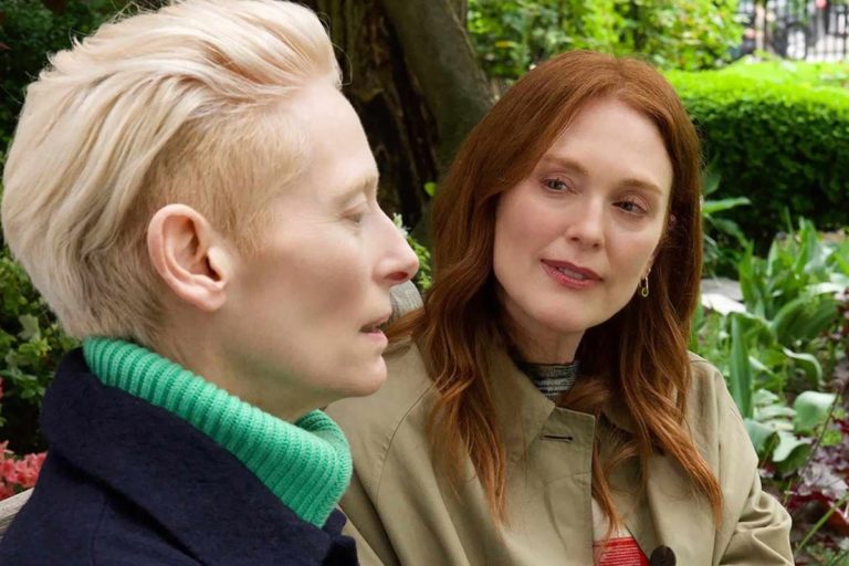 Tilda Swinton y Julianne Moore en La habitación de al lado