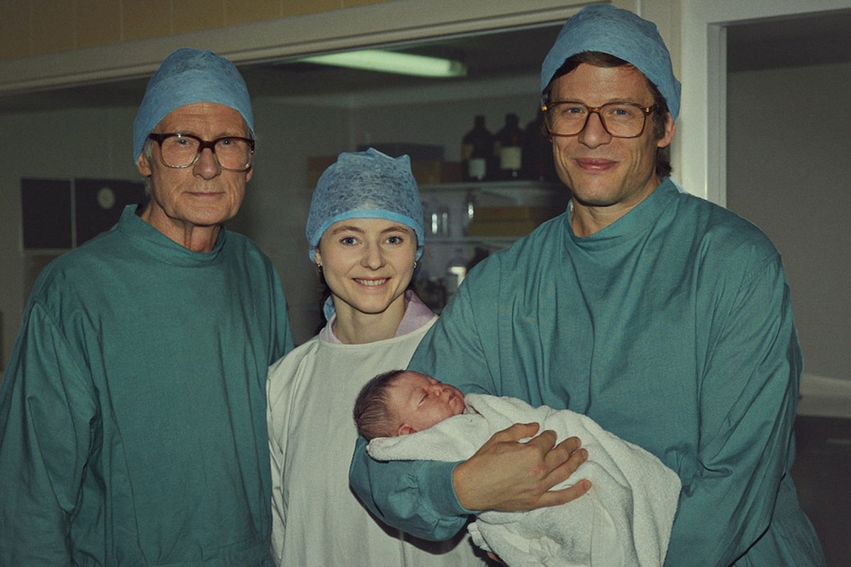 Bill Nighy, Thomasin McKenzie y James Norton en Joy