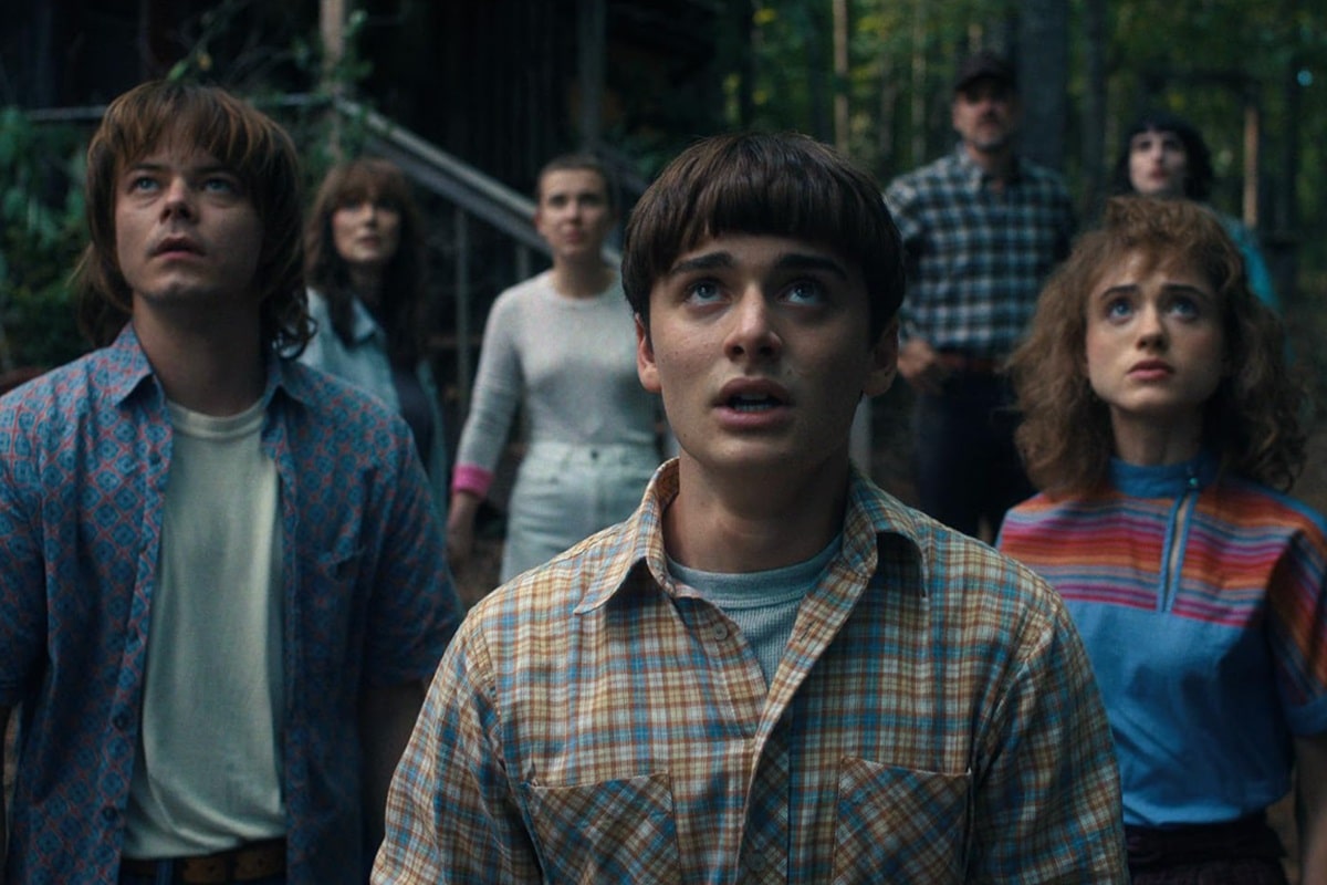 Charlie Heaton, Natalia Dyer y Noah Schnapp en Stranger Things, temporada 4.