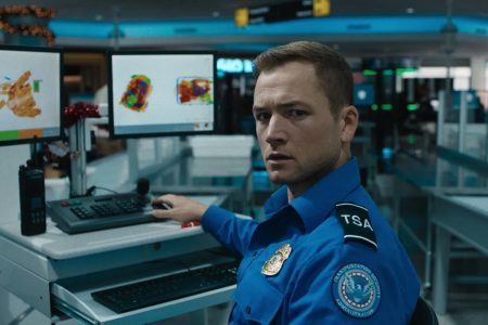 Las 4 mejores películas para ver en Netflix hoy: Equipaje de mano, Vidas pasadas y más Taron Egerton en Equipaje de mano (2024)