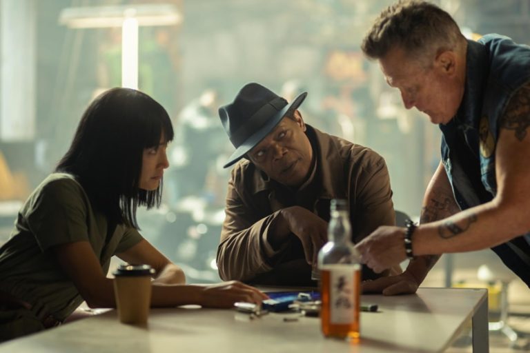 Samuel L. Jackson, Robert Patrick y Maggie Q en El protegido