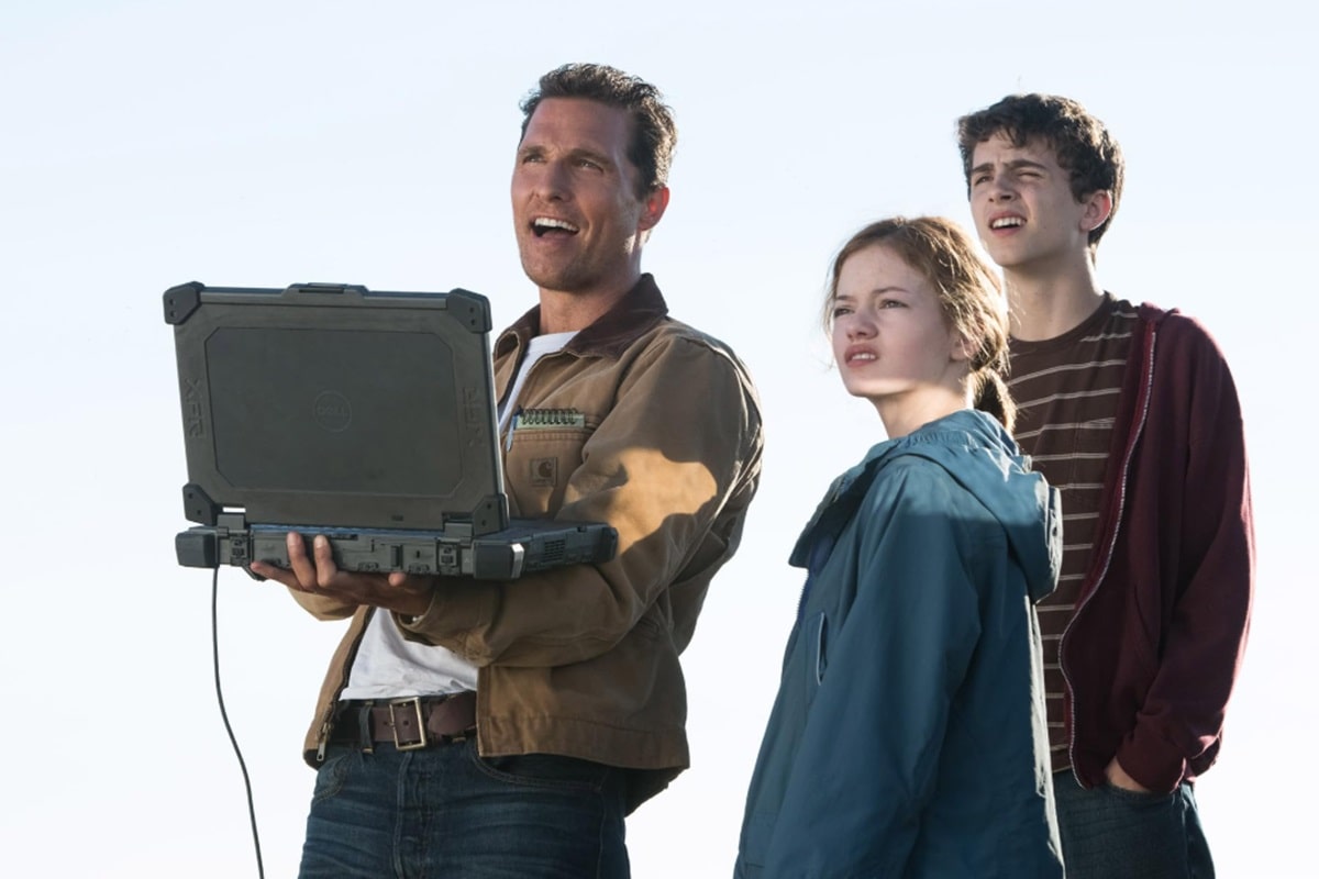 Matthew McConaughey, Timothée Chalamet y Mackenzie Foy en Interestelar (2014)