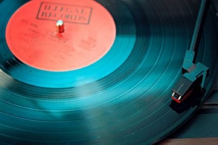 Cuál fue el primer disco en vender 1 millón de copias en una semana