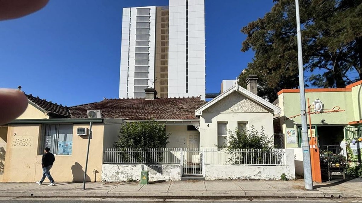 La casa de Malcolm y Angus Young antes de ser demolida