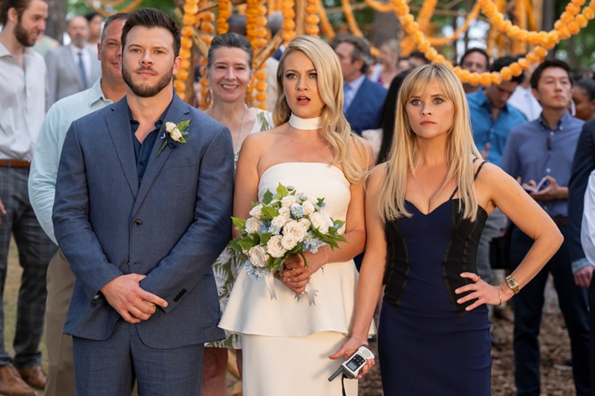 Reese Witherspoon, Meredith Hagner y Jimmy Tatro en La otra boda (2025)