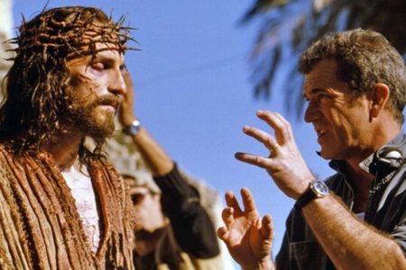 Mel Gibson dirigiendo La pasión de Cristo