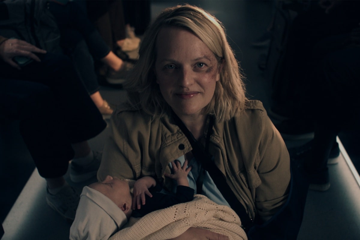 Elisabeth Moss en la temporada 6 de El cuento de la criada