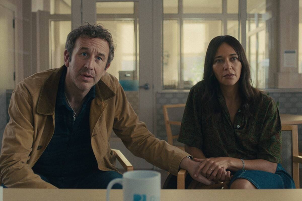 Chris O'Dowd y Rashida Jones en Black Mirror 7