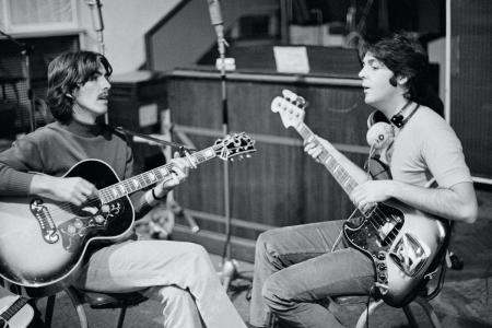 George Harrison y Paul McCartney