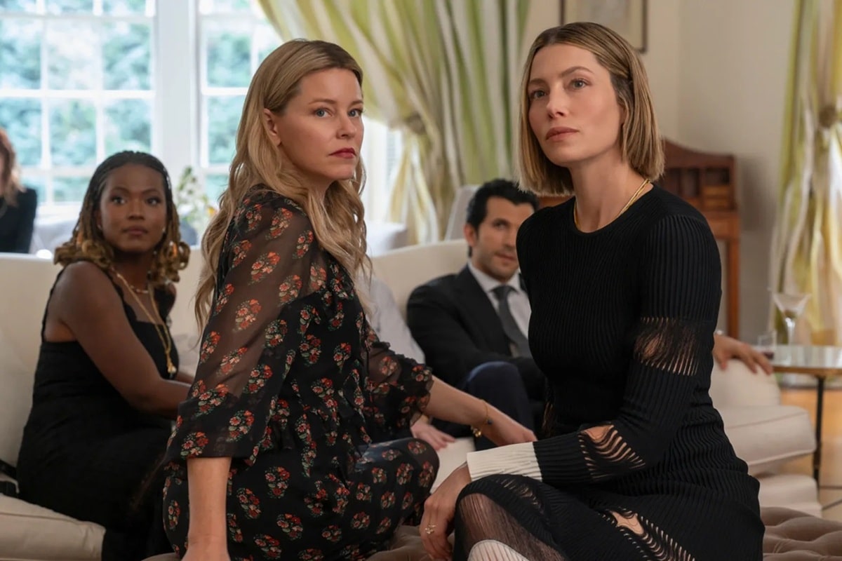 Elizabeth Banks y Jessica Biel en La mejor hermana (2025)