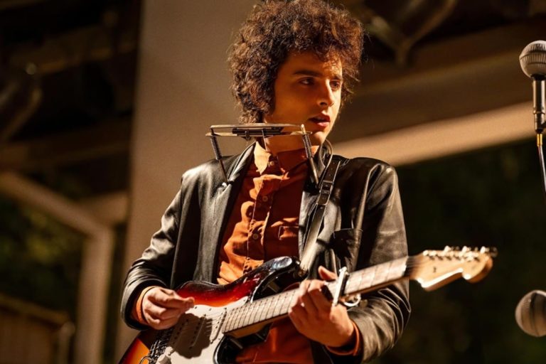 Timothée Chalamet como Bob Dylan en A Complete Unknown