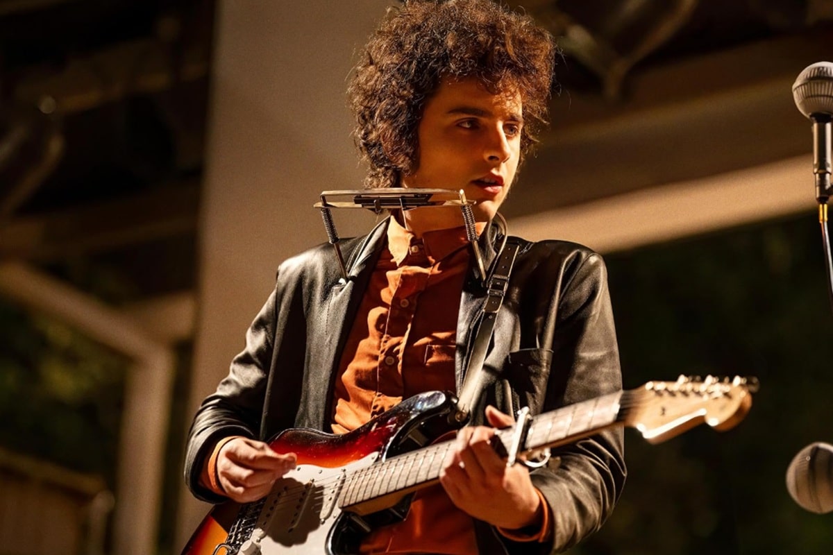 Timothée Chalamet como Bob Dylan en A Complete Unknown