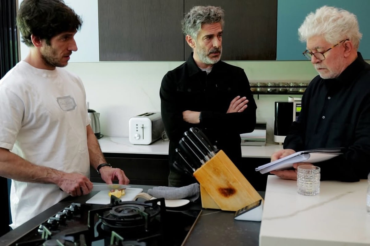 Leonardo Sbaraglia con Pedro Almodóvar