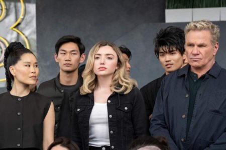 Actor de Cobra Kai mordió a una compañera de elenco durante un evento
