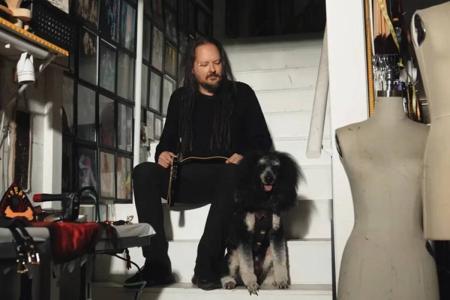 Jonathan Davis de Korn lanza una línea de productos para perros