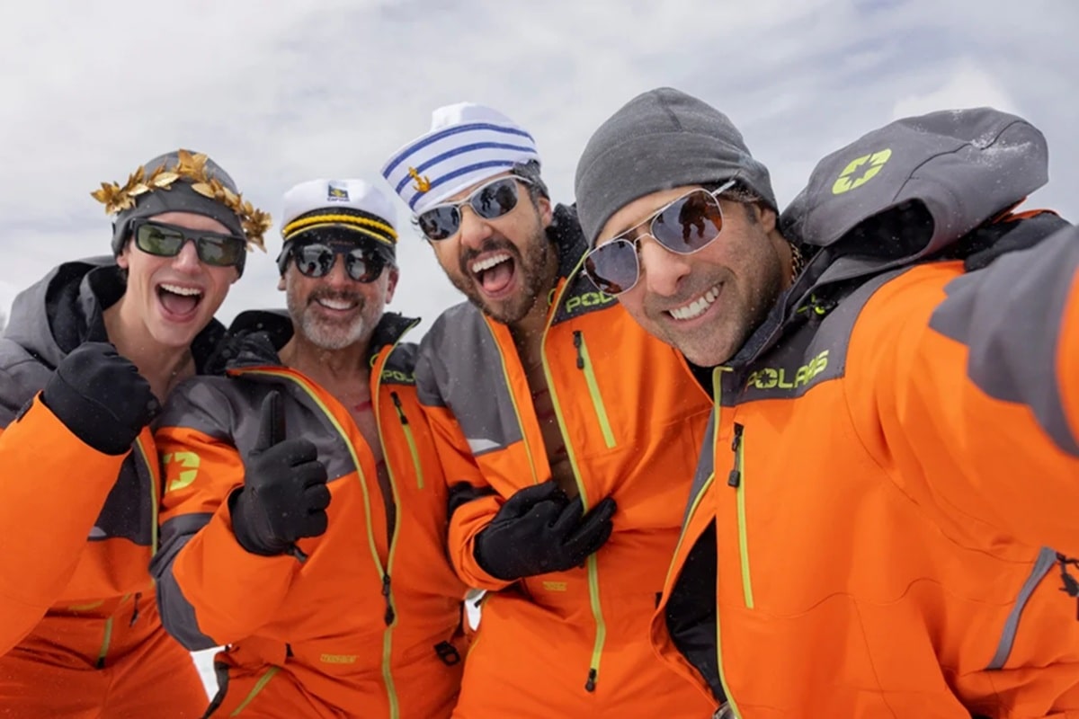 Jason Schwartzman, Steve Carell, Ramy Youssef y Cory Michael Smith en Mountainhead (2025)