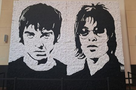 El impresionante mural de Oasis hecho con 3.000 pilusos El impresionante mural de Oasis hecho con 3.000 pilusos