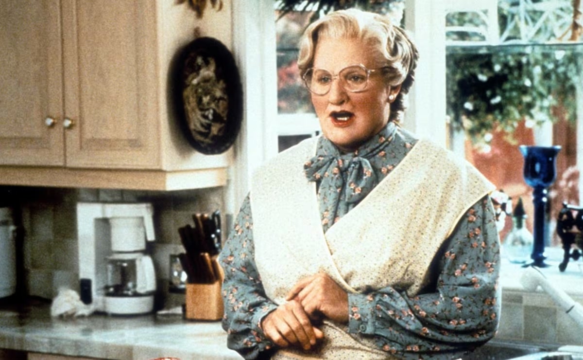 Robin Williams es Daniel Hillard en Papá por siempre