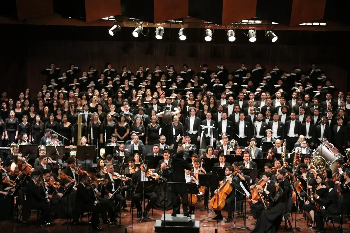 El Sistema Nacional de Orquestas de Venezuela celebra sus 50 años con tres nuevos discos El Sistema Nacional de Orquestas de Venezuela celebra su 50º aniversario con tres nuevos discos