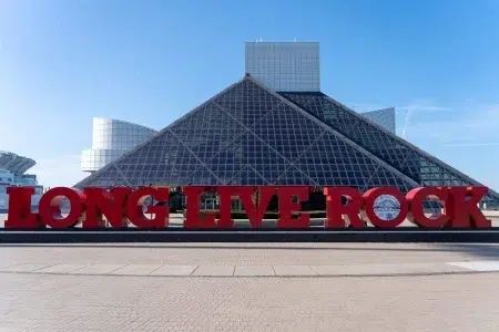 El músico más joven en ingresar al Salón de la Fama del Rock & Roll