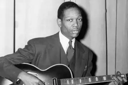 Chuck Berry con una guitarra