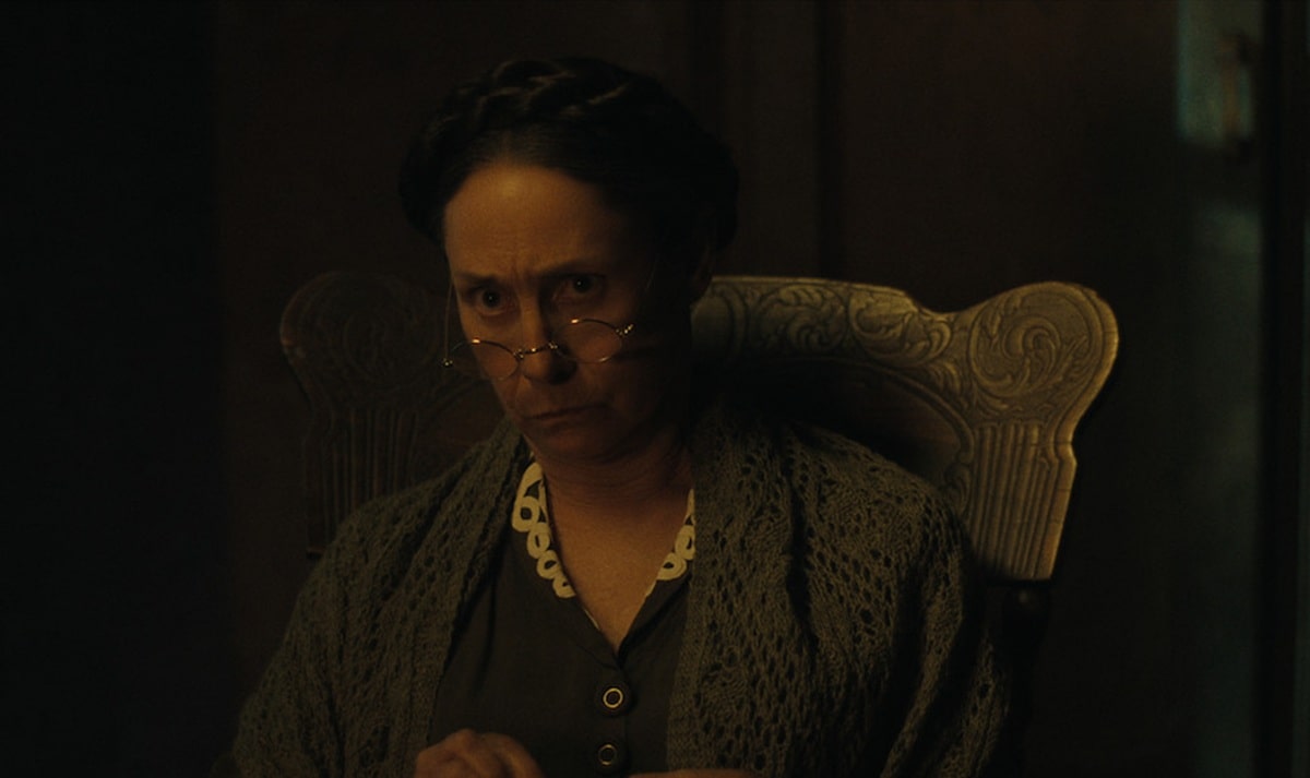 Laurie Metcalf es Augusta Gein