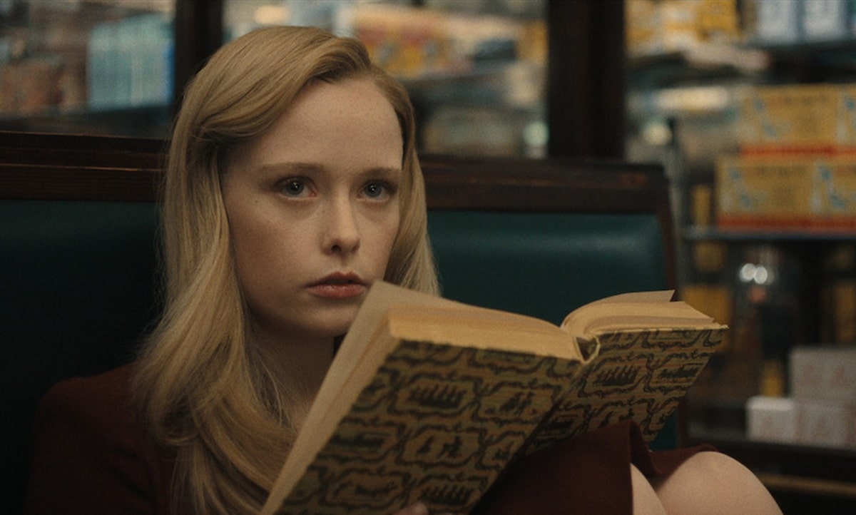 Suzanna Son es Adeline Watkins