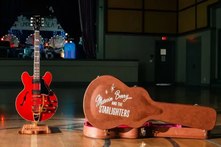 Gibson celebra los 40 años de Volver al Futuro con una colección exclusiva de guitarras