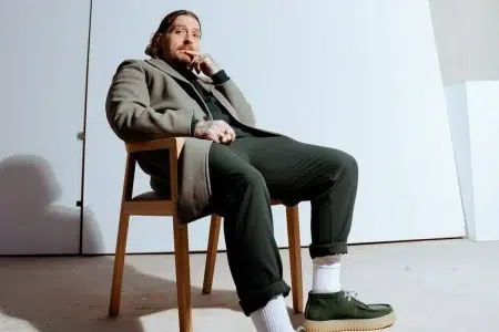 Andy Nicholson, ex bajista de los Arctic Monkeys, hizo llorar a la banda con su nuevo libro Andy Nicholson, ex bajista de los Arctic Monkeys, hizo llorar a la banda con su nuevo libro