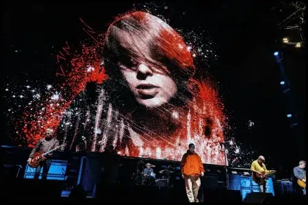Oasis homenajea a Mani Mounfield en Brasil: El video Oasis homenajea a Mani Mounfield en Brasil: El video