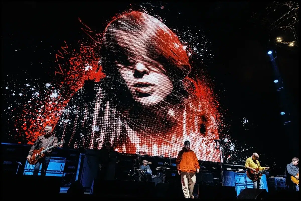 Oasis homenajea a Mani Mounfield en Brasil: El video Oasis homenajea a Mani Mounfield en Brasil: El video
