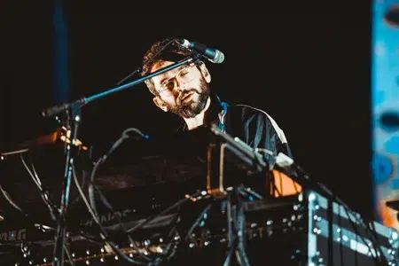 Ben Goldwasser de MGMT sobre las bandas que lo formaron y la mejor que escuchó: "Mi favorita" Ben Goldwasser de MGMT sobre las bandas que lo formaron y la mejor que escuchó: "Mi favorita"