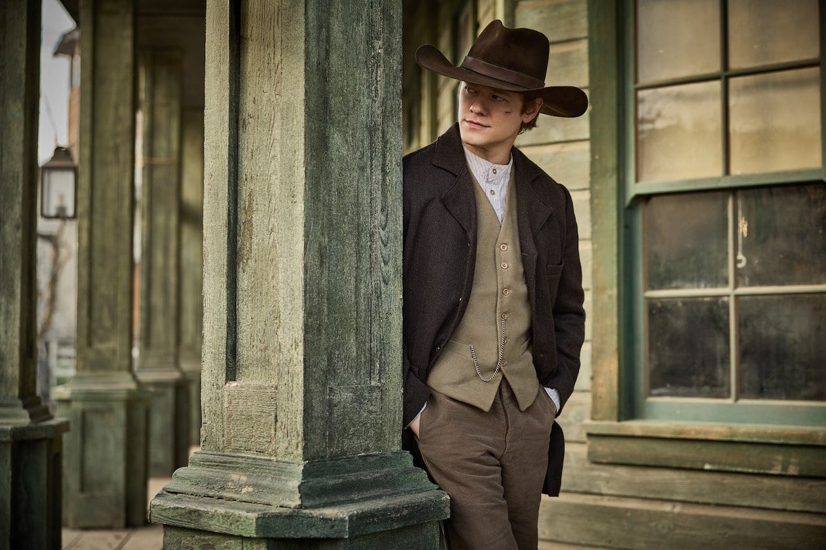 Lucas Till es Garret Van Ness