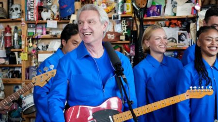 David Byrne estrena concierto para Tiny Desk con más de una docena de músicos y una paleta sonora única David Byrne estrena concierto para Tiny Desk con más de una docena de músicos y una paleta sonora única