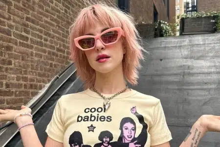 Hayley Williams afirma que personas racistas, sexistas o transfóbicas no serán bienvenidas en su próxima gira Hayley Williams afirma que personas racistas, sexistas o transfóbicas no serán bienvenidas en su próxima gira