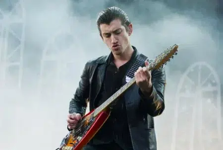 Las 10 mejores canciones de Alex Turner, líder de Arctic Monkeys que está cumpliendo 40 años