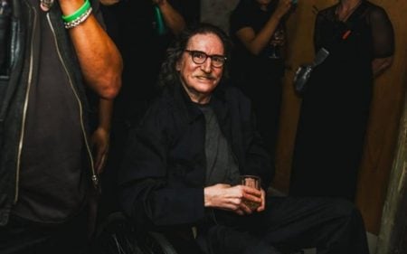 Charly García reapareció en público y asistió a un show de León Gieco en Uruguay Charly García reapareció en público y asistió a un show de León Gieco en Uruguay