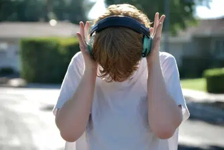 La música que se escucha entre los 13 y los 17 años es la que más impacto tiene en la vida La música que se escucha en la adolescencia es la que más impacto tiene en la vida